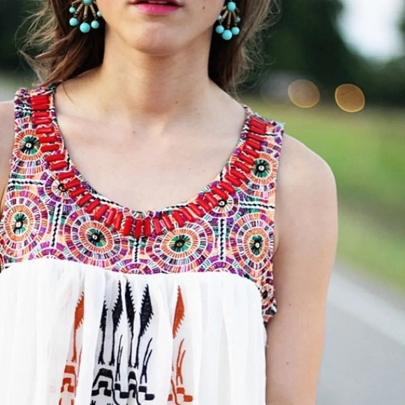 AKEMI + KIN by ANTHROPOLOGIE Siargao Embroidered Tank in Ivory - Picture 2 of 12